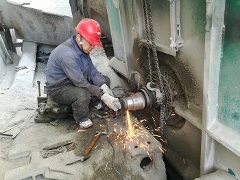 水泥行業(yè)除塵風(fēng)機(jī)軸承位磨損現(xiàn)場修
